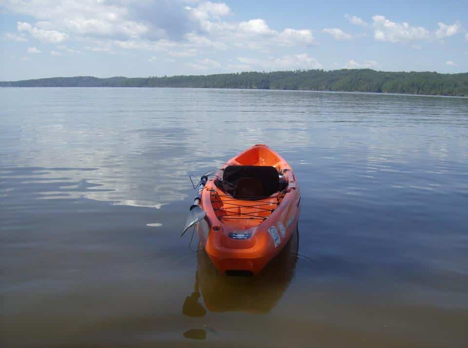 a small boat in a body of water